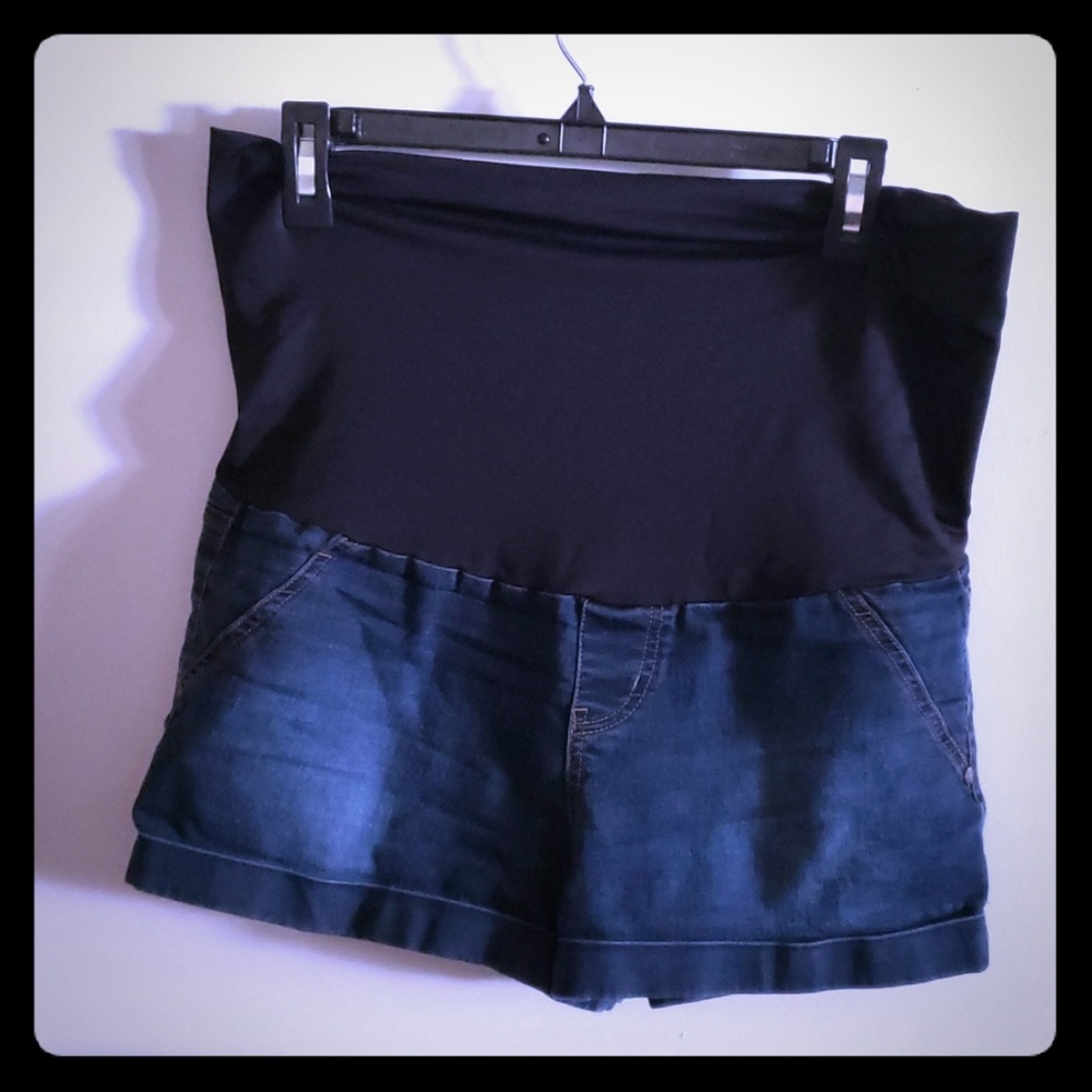 Maternity shorts